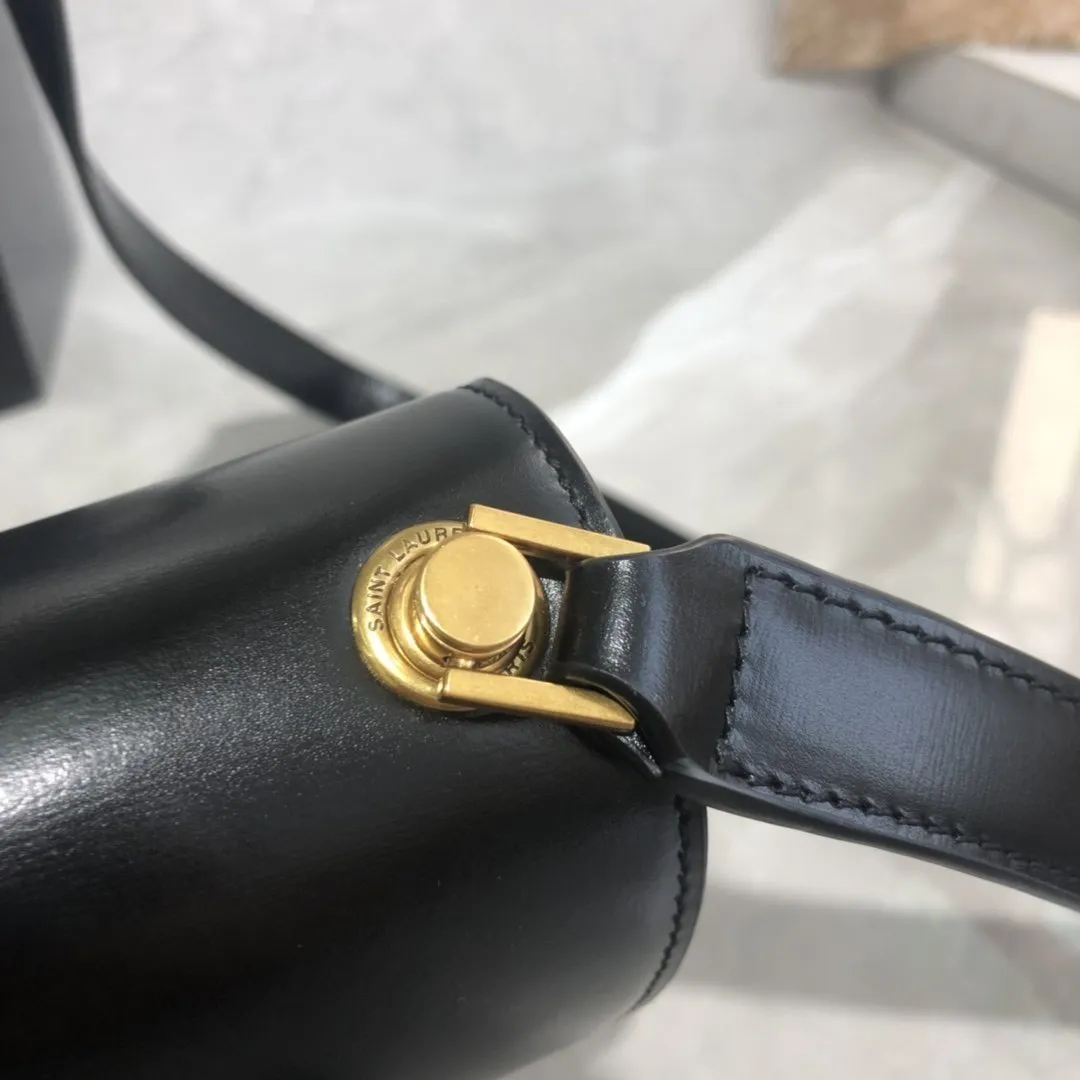 CARRE SATCHEL